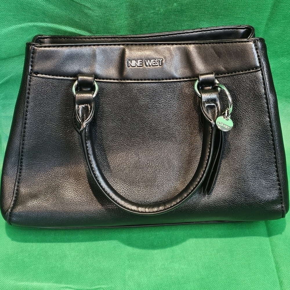 🛒💰Nine West hand bag